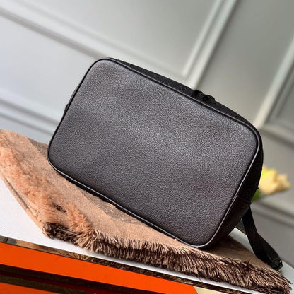 Louis Vuitton NÉONOÉ BB